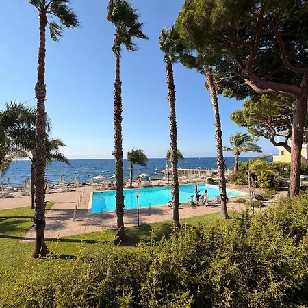 Sea View - Pool - Parking - Bikes דירה *